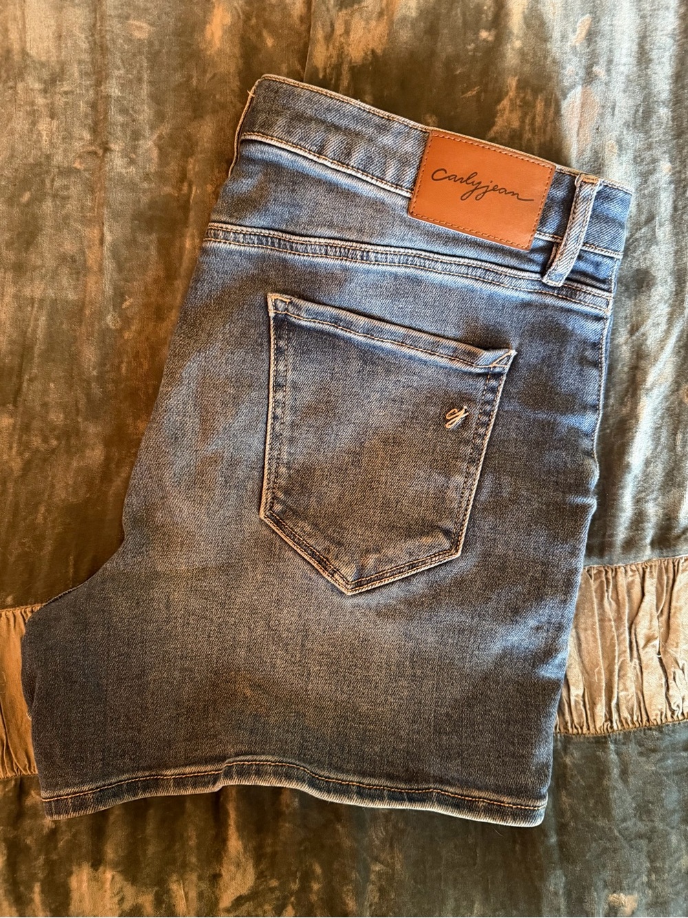 Carly Jean Los Angeles Hendrix dark wash denim shorts